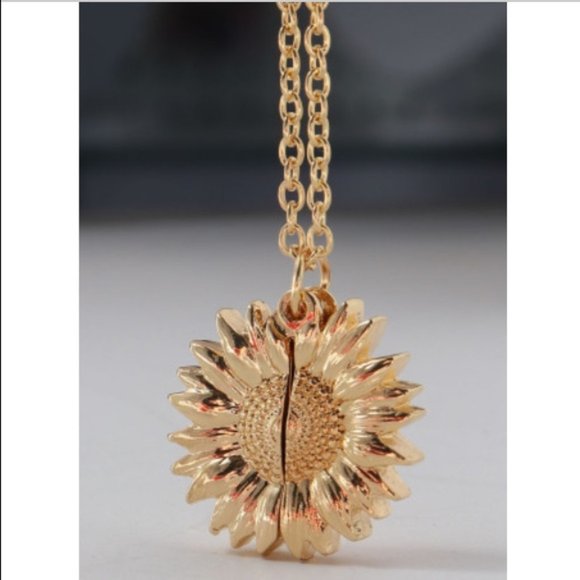 ☀️Gold Sunshine Pendant Necklace☀️ - Picture 2 of 6